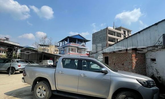 Buy Used Toyota Hilux Silver Car in Bharatpur in Narayani Buy Used Toyota Hilux Silver Car in Bharatpur in Narayani