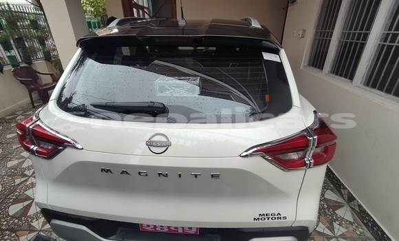 Buy New Nissan X–Trail White Car in Lalitpur in Bagmati