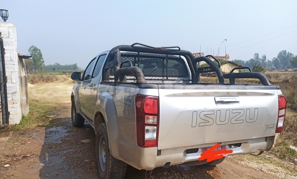 Buy Used Isuzu D–MAX Silver Car in Biratnagar in Koshi Buy Used Isuzu D–MAX Silver Car in Biratnagar in Koshi