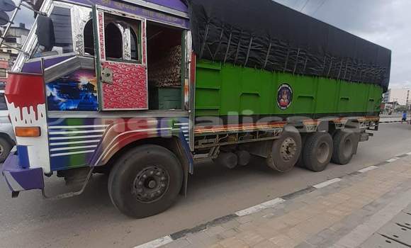 Buy Used Caterpillar 120 Green Truck in Lalitpur in Bagmati Buy Used Caterpillar 120 Green Truck in Lalitpur in Bagmati