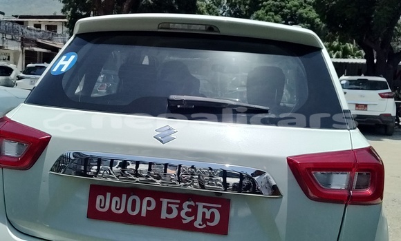 Buy Used Suzuki Vitara White Car in Butwal in Lumbini Buy Used Suzuki Vitara White Car in Butwal in Lumbini