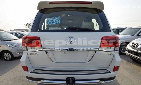 Buy Import Toyota Land Cruiser White Car in Import - Dubai in Bagmati Buy Import Toyota Land Cruiser White Car in Import - Dubai in Bagmati