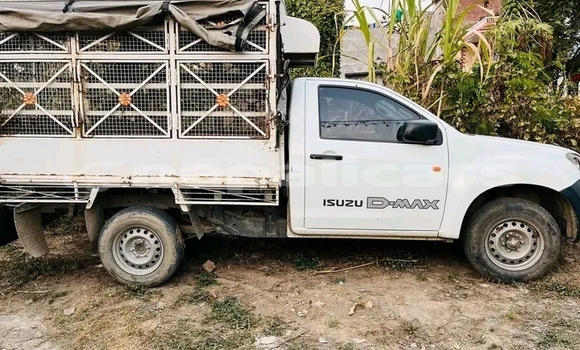 Buy Used Isuzu D-max Spark 4x4 White Car in Biratnagar in Koshi Buy Used Isuzu D-max Spark 4x4 White Car in Biratnagar in Koshi