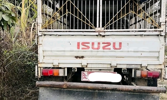 Buy Used Isuzu D-max Spark 4x4 White Car in Biratnagar in Koshi Buy Used Isuzu D-max Spark 4x4 White Car in Biratnagar in Koshi