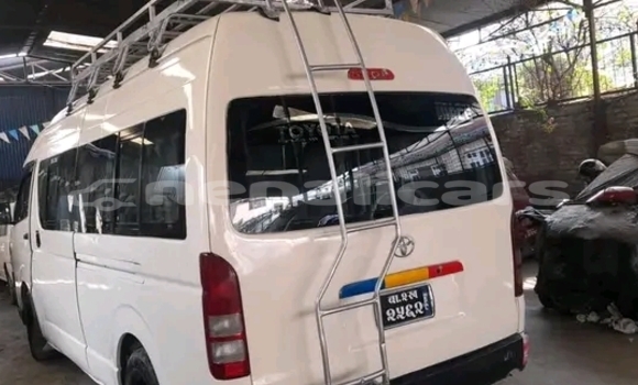 Buy Used Toyota ISis White Car in Lahan in Sagarmatha Buy Used Toyota ISis White Car in Lahan in Sagarmatha