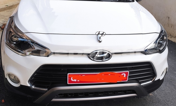 Buy Used Hyundai i20 White Car in Kathmandu in Bagmati