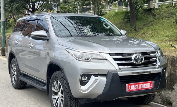 Buy Used Toyota Fortuner Silver Car in Lalitpur in Bagmati Buy Used Toyota Fortuner Silver Car in Lalitpur in Bagmati