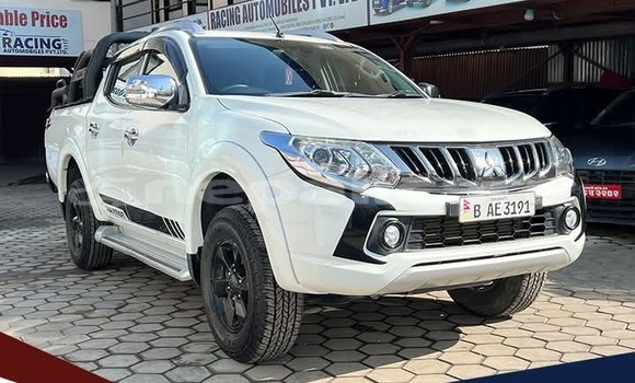 Buy Used Mitsubishi L200 White Car in Kathmandu in Bagmati