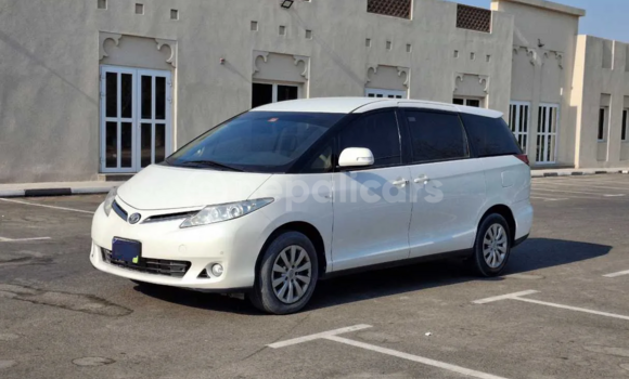Buy Used Toyota Previa White Car in Kathmandu in Bagmati
