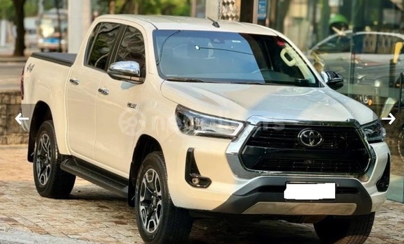 Buy Used Toyota Hilux White Car in Bhadrapur in Mechi