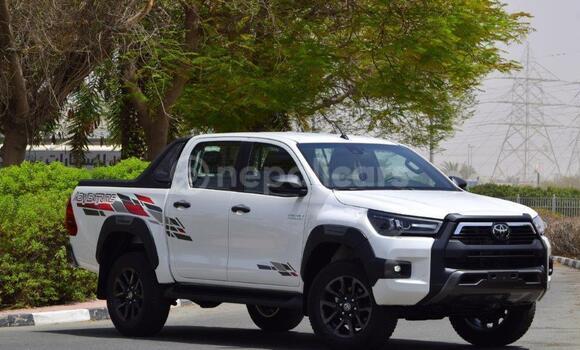 Buy Used Toyota Hilux White Car in Bhadrapur in Mechi Buy Used Toyota Hilux White Car in Bhadrapur in Mechi