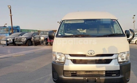 Buy Used Toyota Hiace White Car in Bhadrapur in Mechi Buy Used Toyota Hiace White Car in Bhadrapur in Mechi