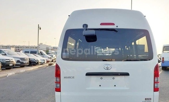 Buy Used Toyota Hiace White Car in Bhadrapur in Mechi Buy Used Toyota Hiace White Car in Bhadrapur in Mechi
