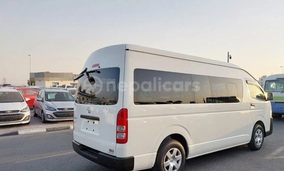 Buy Used Toyota Hiace White Car in Bhadrapur in Mechi Buy Used Toyota Hiace White Car in Bhadrapur in Mechi