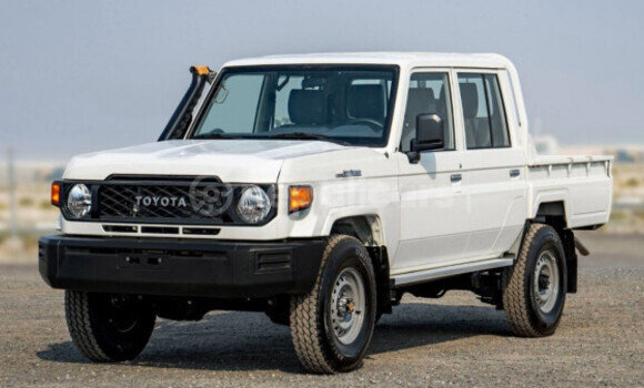 Buy Used Toyota Land Cruiser White Car in Bhadrapur in Mechi