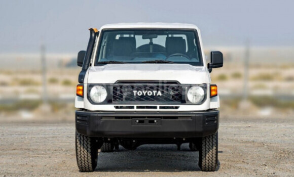 Buy Used Toyota Land Cruiser White Car in Bhadrapur in Mechi Buy Used Toyota Land Cruiser White Car in Bhadrapur in Mechi