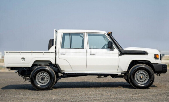 Buy Used Toyota Land Cruiser White Car in Bhadrapur in Mechi Buy Used Toyota Land Cruiser White Car in Bhadrapur in Mechi