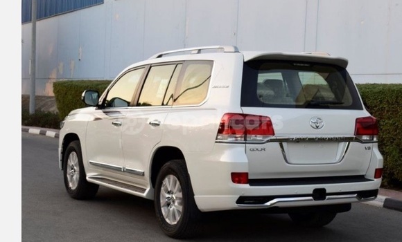 Buy Used Toyota Land Cruiser White Car in Bhadrapur in Mechi Buy Used Toyota Land Cruiser White Car in Bhadrapur in Mechi