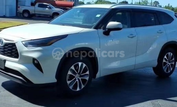 Buy Used Toyota Highlander White Car in Bhadrapur in Mechi Buy Used Toyota Highlander White Car in Bhadrapur in Mechi