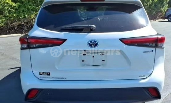 Buy Used Toyota Highlander White Car in Bhadrapur in Mechi Buy Used Toyota Highlander White Car in Bhadrapur in Mechi