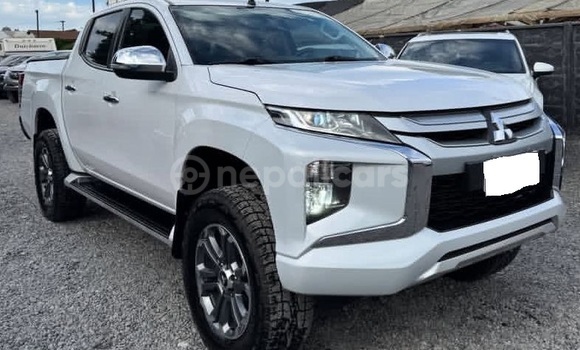 Buy Used Mitsubishi L200 White Car in Bhadrapur in Mechi