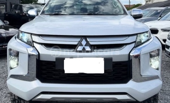 Buy Used Mitsubishi L200 White Car in Bhadrapur in Mechi Buy Used Mitsubishi L200 White Car in Bhadrapur in Mechi