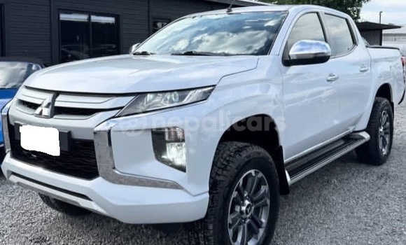 Buy Used Mitsubishi L200 White Car in Bhadrapur in Mechi Buy Used Mitsubishi L200 White Car in Bhadrapur in Mechi