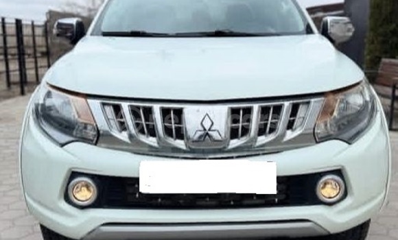 Buy Used Mitsubishi L200 White Car in Bhadrapur in Mechi