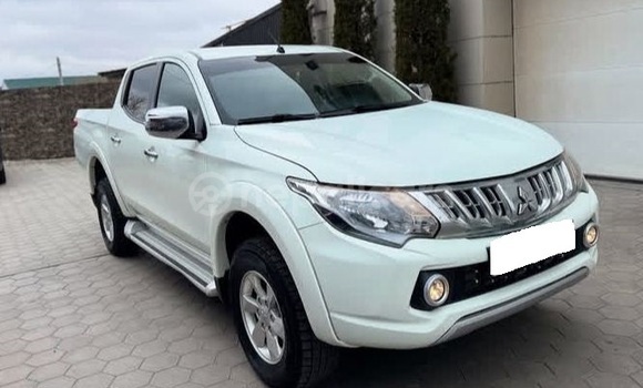 Buy Used Mitsubishi L200 White Car in Bhadrapur in Mechi Buy Used Mitsubishi L200 White Car in Bhadrapur in Mechi