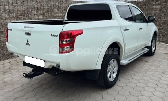 Buy Used Mitsubishi L200 White Car in Bhadrapur in Mechi Buy Used Mitsubishi L200 White Car in Bhadrapur in Mechi