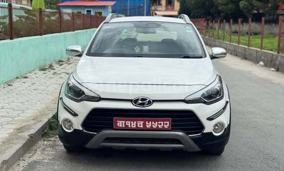 Buy Used Hyundai i20 White Car in Kathmandu in Bagmati