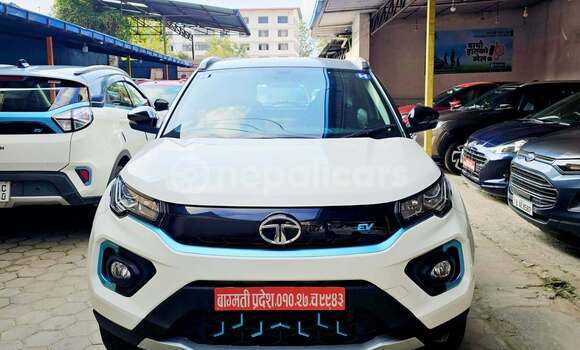 Buy Used TATA Nexon White Car in Arjundhara in Koshi province Buy Used TATA Nexon White Car in Arjundhara in Koshi province