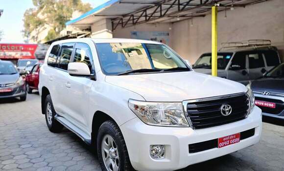 Buy Used Toyota Land Cruiser White Car in Arjundhara in Koshi province Buy Used Toyota Land Cruiser White Car in Arjundhara in Koshi province