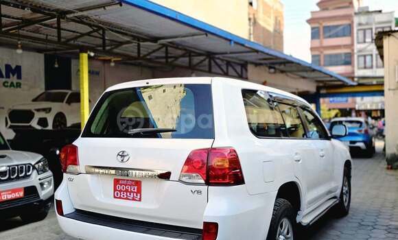 Buy Used Toyota Land Cruiser White Car in Arjundhara in Koshi province Buy Used Toyota Land Cruiser White Car in Arjundhara in Koshi province
