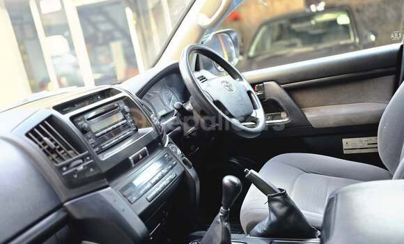 Buy Used Toyota Land Cruiser White Car in Arjundhara in Koshi province Buy Used Toyota Land Cruiser White Car in Arjundhara in Koshi province