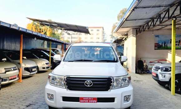 Buy Used Toyota Land Cruiser White Car in Arjundhara in Koshi province Buy Used Toyota Land Cruiser White Car in Arjundhara in Koshi province