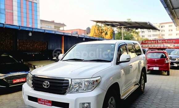 Buy Used Toyota Land Cruiser White Car in Arjundhara in Koshi province Buy Used Toyota Land Cruiser White Car in Arjundhara in Koshi province