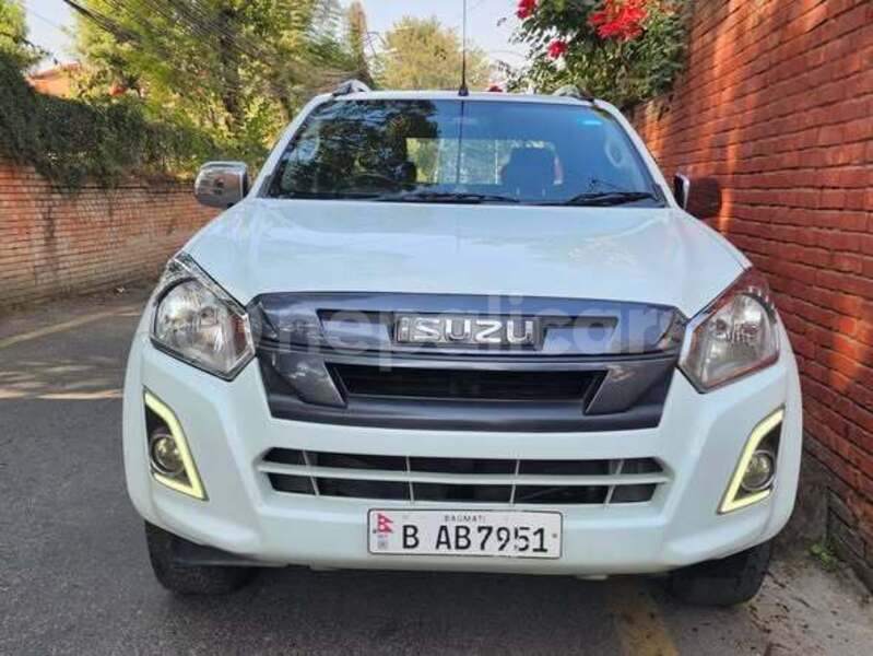 Big with watermark isuzu hi lander bagmati kathmandu 5800
