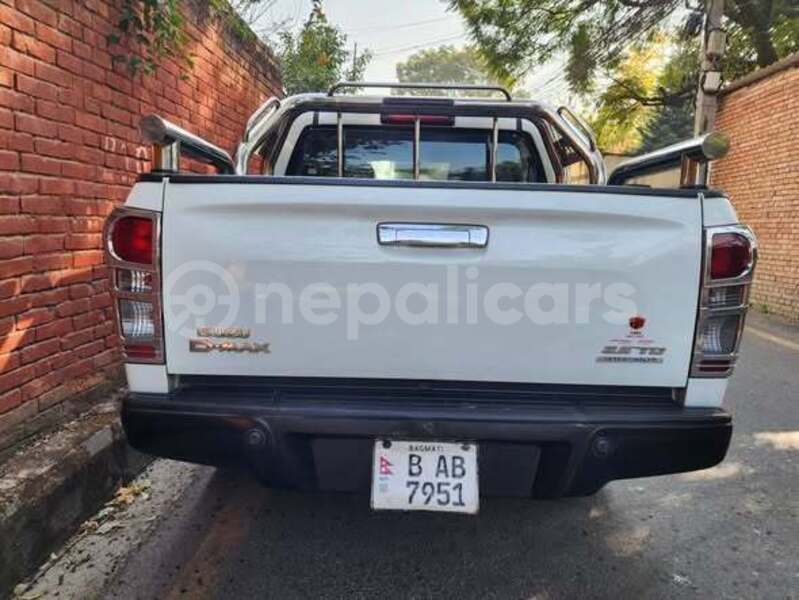 Big with watermark isuzu hi lander bagmati kathmandu 5800
