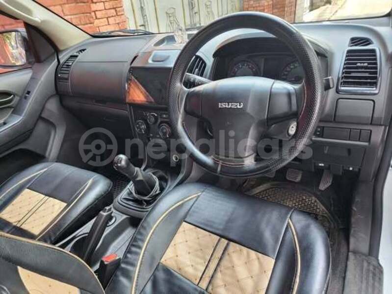 Big with watermark isuzu hi lander bagmati kathmandu 5800