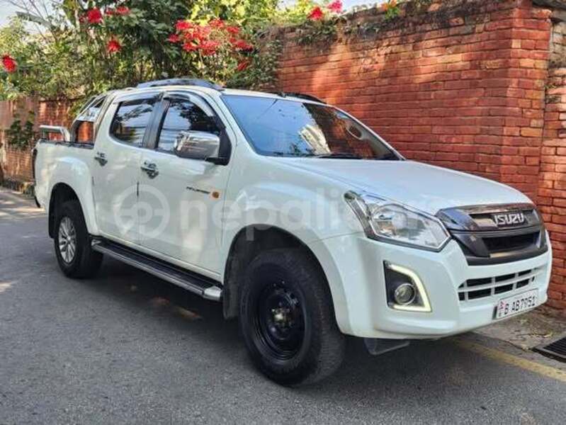 Big with watermark isuzu hi lander bagmati kathmandu 5800