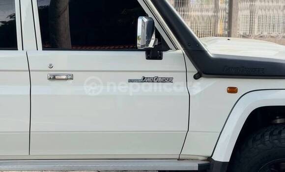 Buy Used Toyota Land Cruiser White Car in Bhadrapur in Mechi Buy Used Toyota Land Cruiser White Car in Bhadrapur in Mechi
