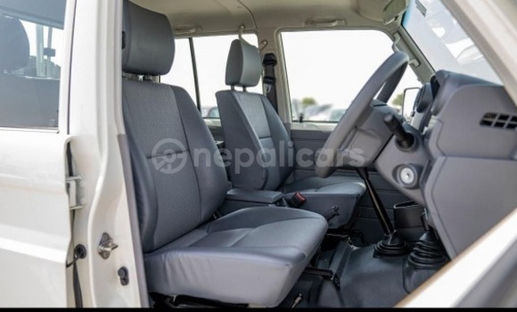 Buy Used Toyota Land Cruiser White Car in Bhadrapur in Mechi Buy Used Toyota Land Cruiser White Car in Bhadrapur in Mechi