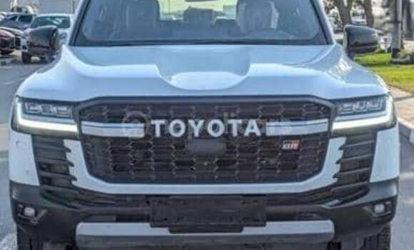 Buy Used Toyota Land Cruiser White Car in Bhadrapur in Mechi Buy Used Toyota Land Cruiser White Car in Bhadrapur in Mechi