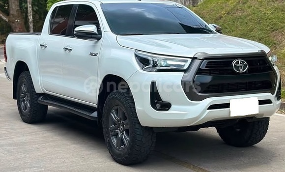 Buy Used Toyota Hilux White Car in Bhadrapur in Mechi Buy Used Toyota Hilux White Car in Bhadrapur in Mechi