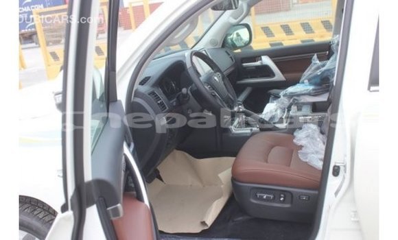 Buy Import Toyota Land Cruiser White Car in Import - Dubai in Bagmati Buy Import Toyota Land Cruiser White Car in Import - Dubai in Bagmati
